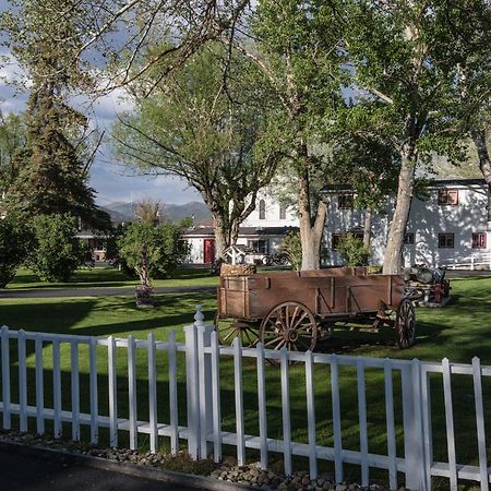 Silver Maple Inn And The Cain House Country Suites Bridgeport Exterior photo