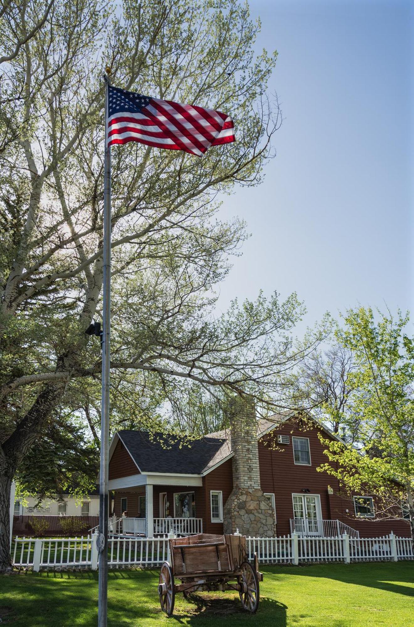 Silver Maple Inn And The Cain House Country Suites Bridgeport Exterior photo