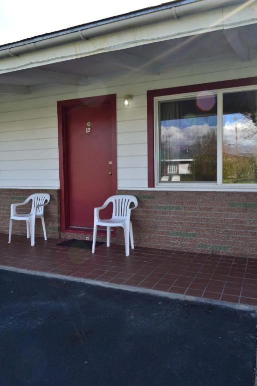 Silver Maple Inn And The Cain House Country Suites Bridgeport Room photo