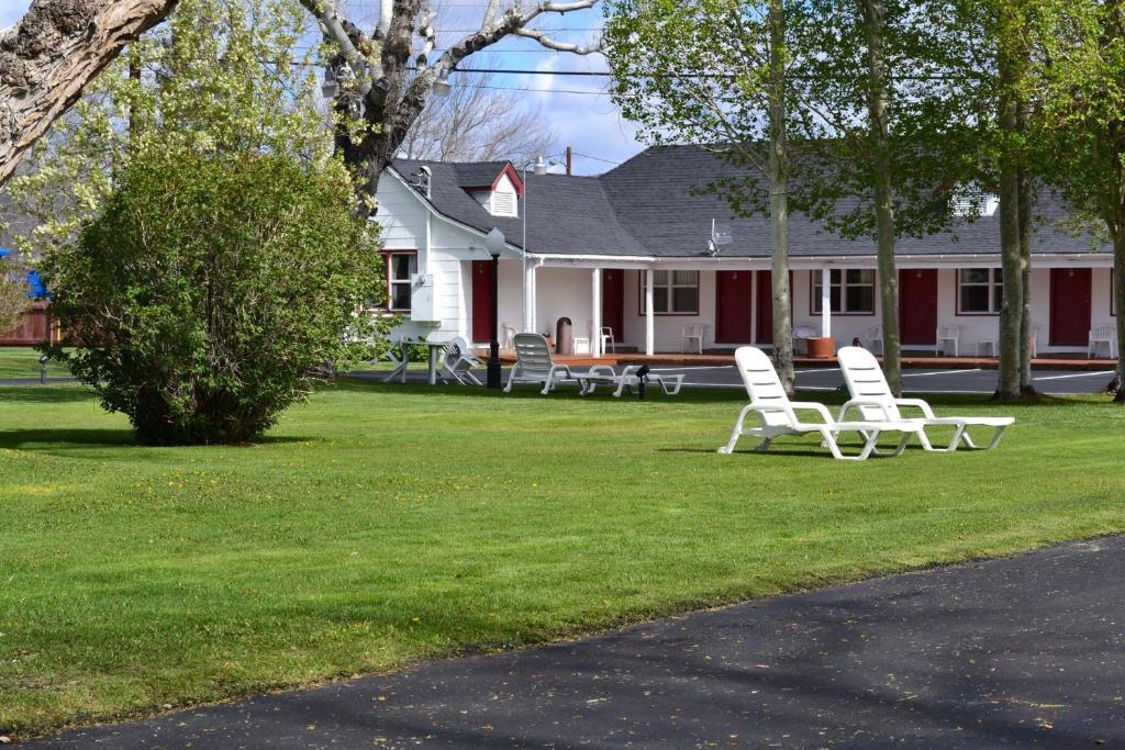 Silver Maple Inn And The Cain House Country Suites Bridgeport Exterior photo