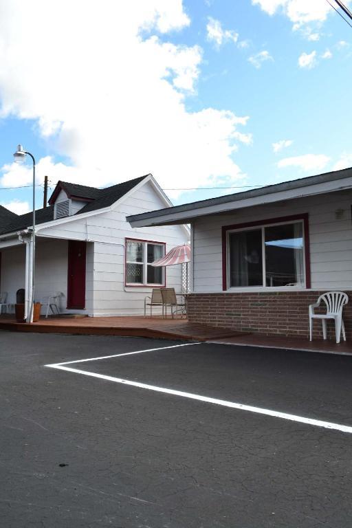 Silver Maple Inn And The Cain House Country Suites Bridgeport Exterior photo